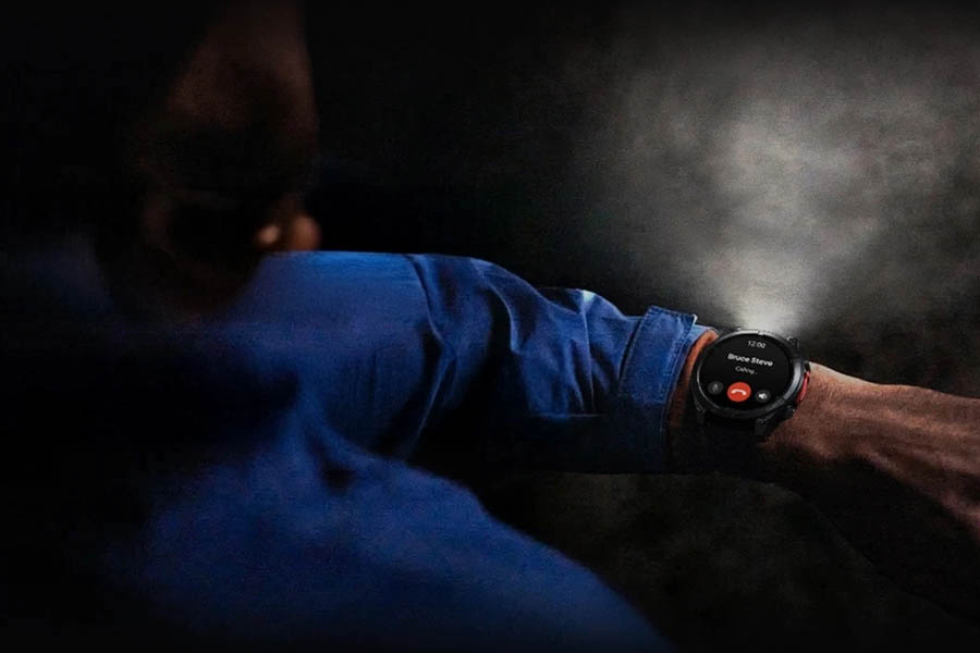 Zeblaze Stratos 4 - Built-in LED flashlight