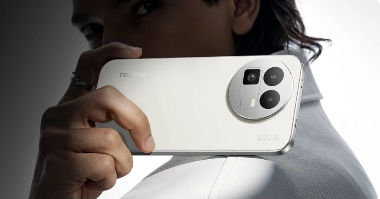 Realme GT8 launched in China with a robot-like camera module and Snapdragon chip