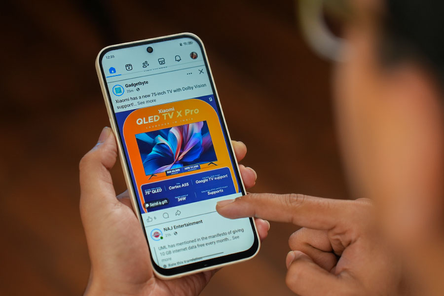 Nubia V80 Design Social Media