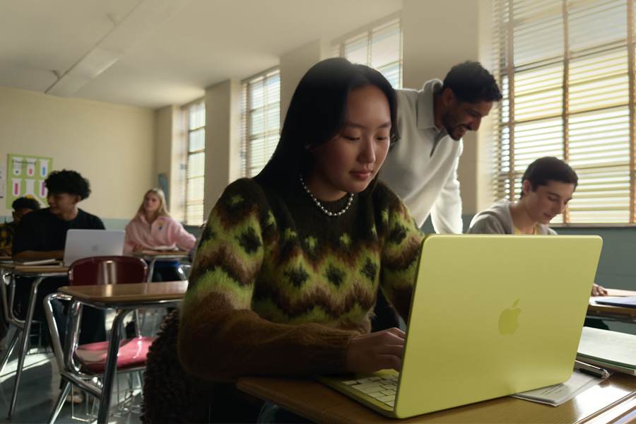 Apple Macbook Neo casual using