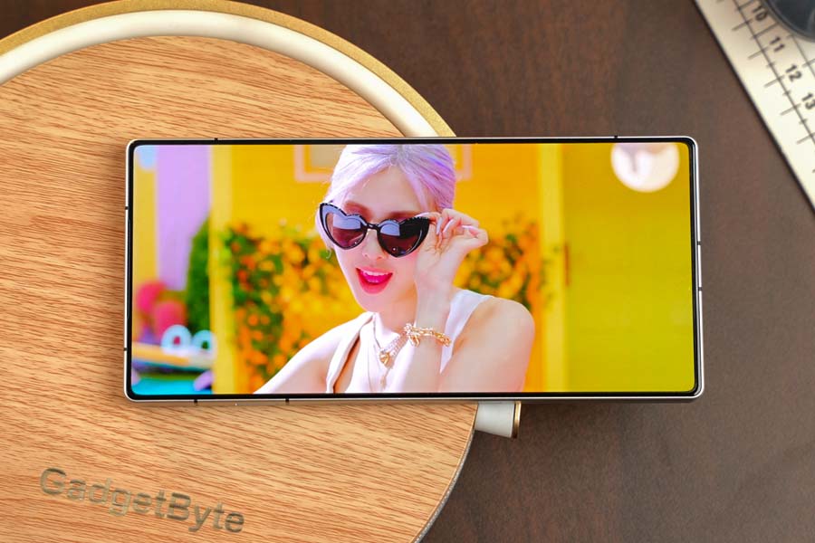 RedMagic 11 Pro Display watching content