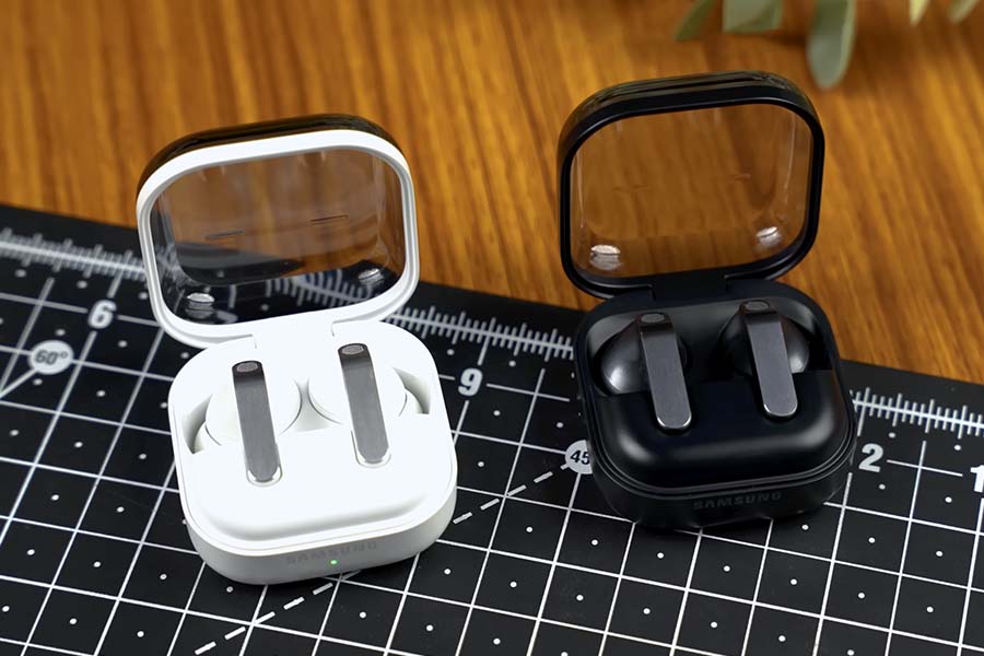 Samsung Galaxy Buds 4 and Buds 4 Pro design
