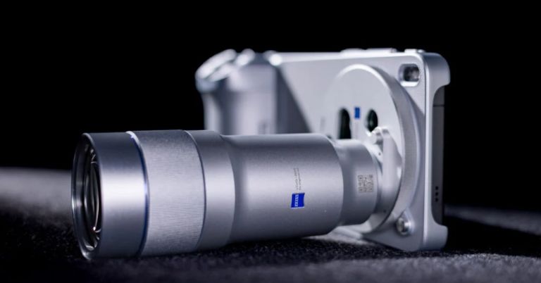 Vivo X300 Ultra showacased at MWC 2026 with 17x optical zoom teleconverter