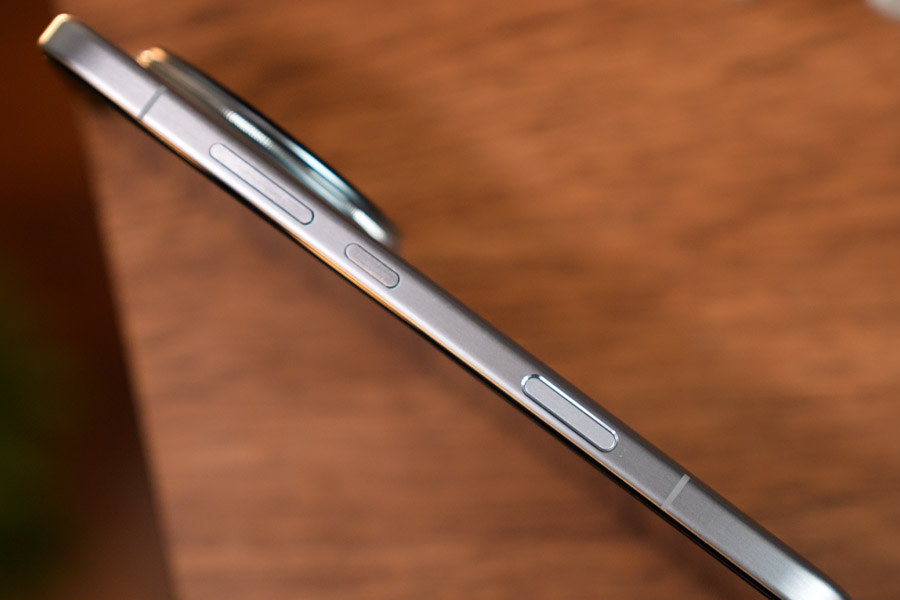 Honor Magic 8 Pro camera buttons