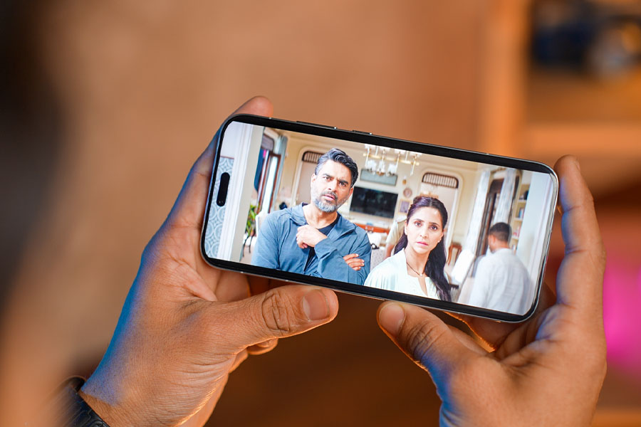 Honor Magic 8 Pro display watching movies