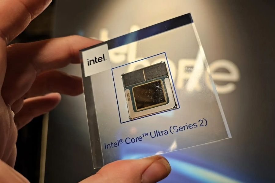 Lenovo Slim 7 (2025) Lunar Lake CPU