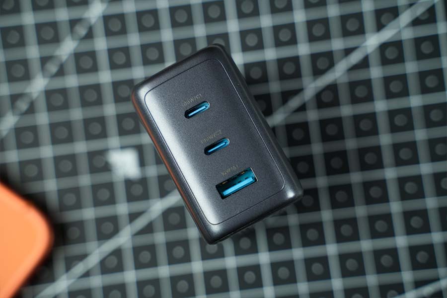 MWC GanForce 100 Pro Charger Ports