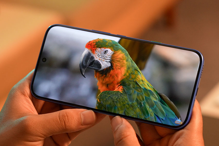 Infinix Note Edge watching video