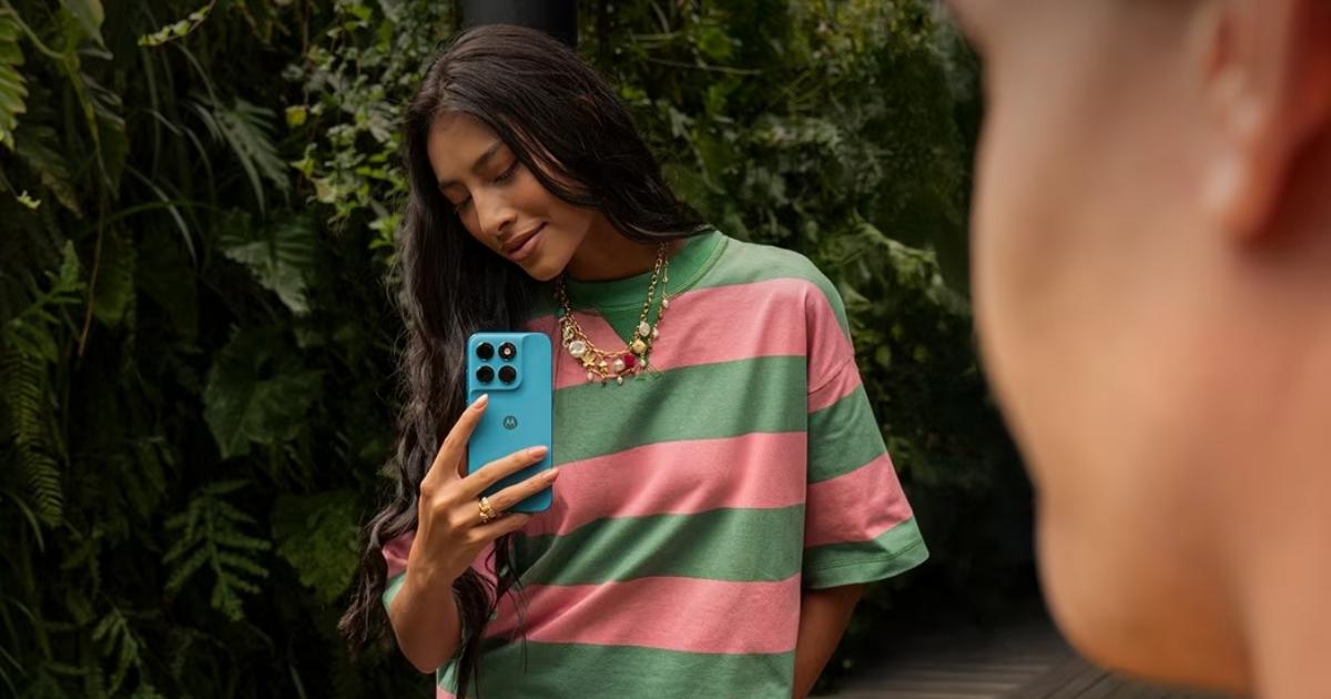 Motorola unveils a premium midrange phone with a 200MP camera and vibrant AMOLED display!