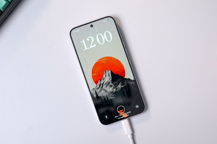 Nothing-Phone-4(a)-Pro-charging