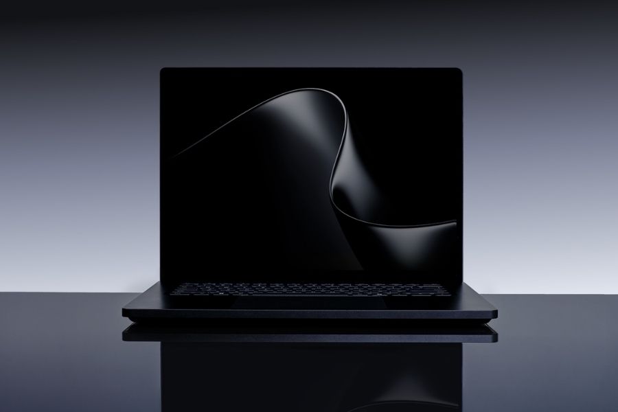Microsoft Surface Laptop Ultra display