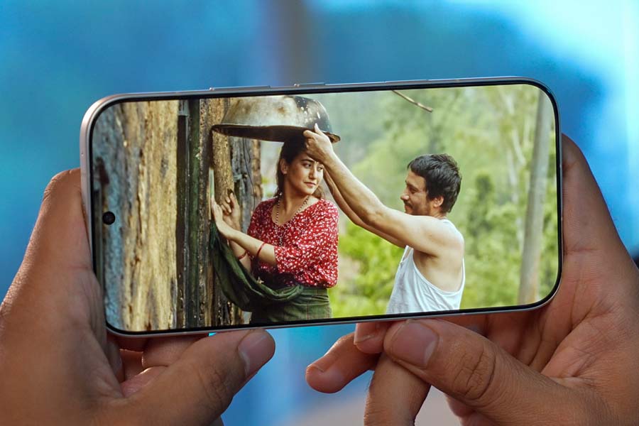 honor 600 pro movie watching