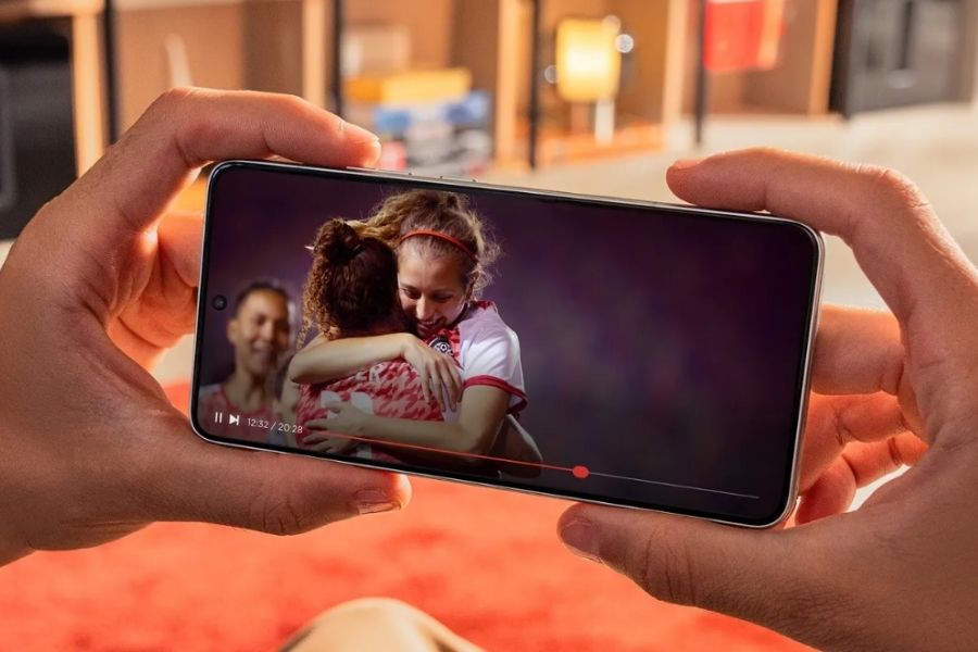 Motorola Edge 70 Max display