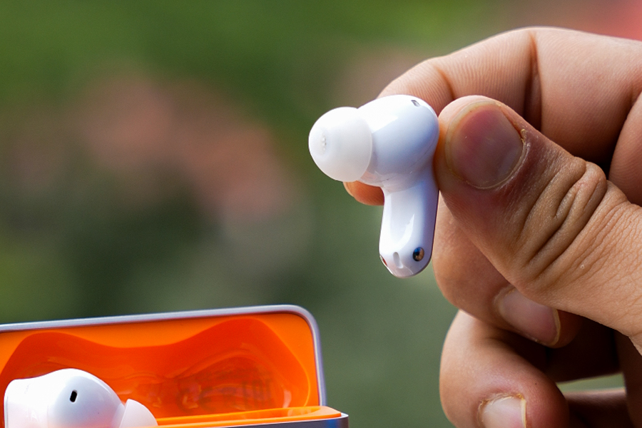 Realme T500 Pro Earbuds design