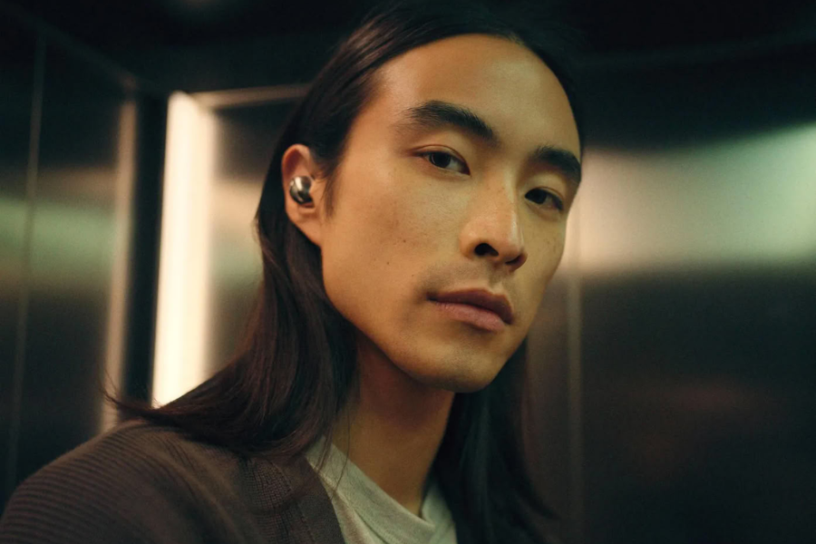 A man using Sennheiser MOMENTUM True Wireless 5  for ANC and calls