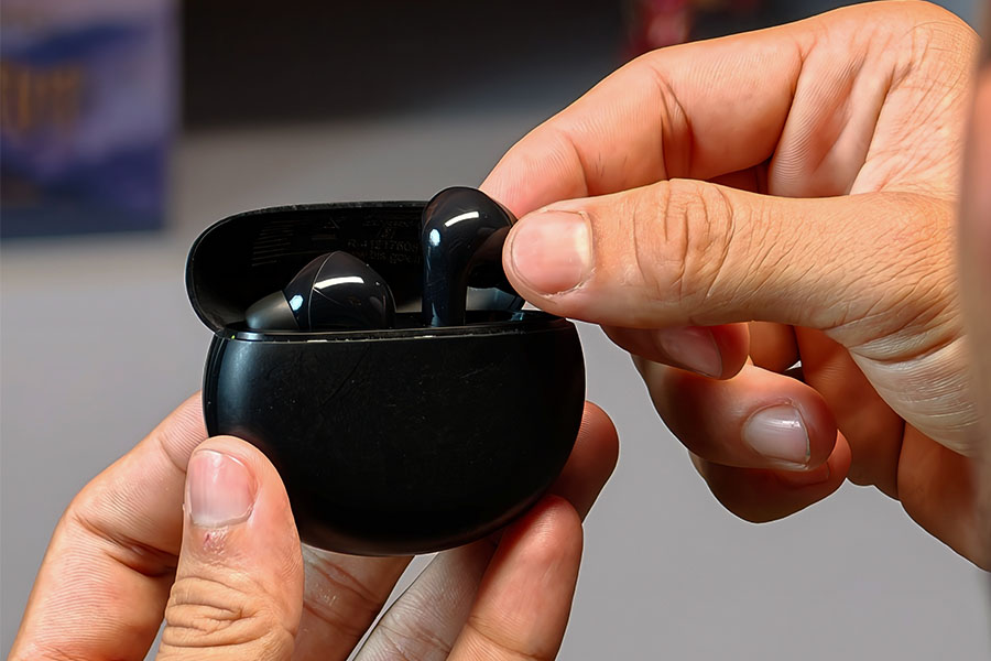 Redmi Buds 5A magnetic hold