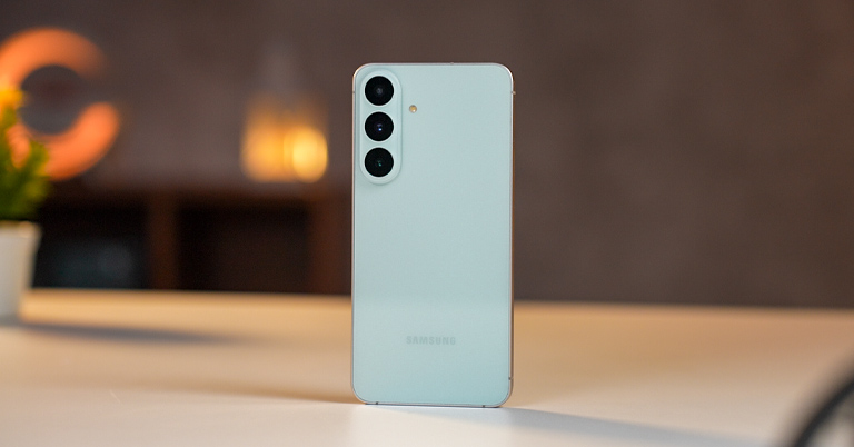 Samsung Galaxy S26 FE Review: Flagship Experience for Less?