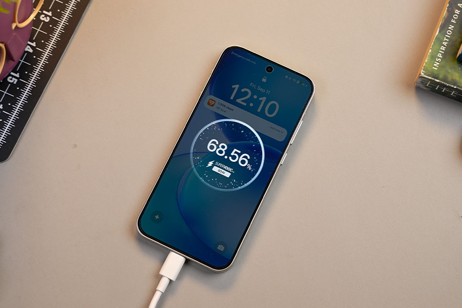Oppo-Reno-16-Charging