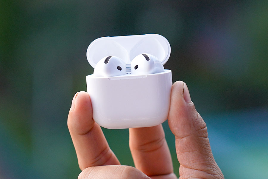 AirPods 5 with Wireless Charging Case
