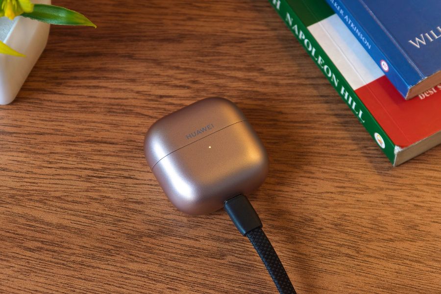 Huawei-Free-Clips-2-Charging