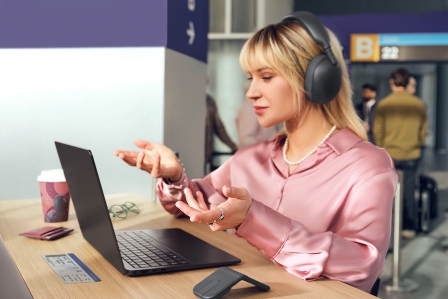 Logitech Zone Vibe Pro and Zone Vibe Pro for Business call