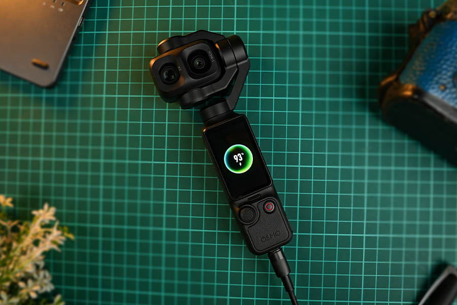 DJI Pocket 4P Charging